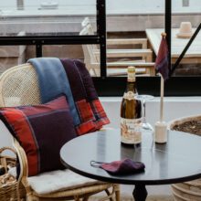 Bordflag - med rav afslutning Bordflag - med rav afslutning