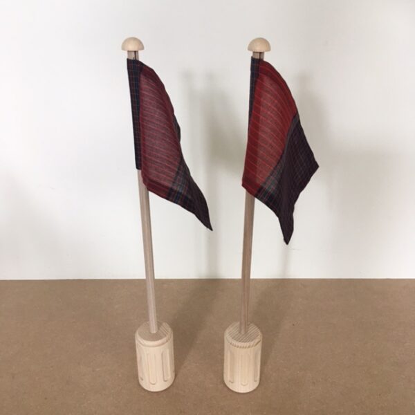 Bordflag - med rav afslutning Bordflag - med rav afslutning