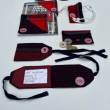 Ferielot - alt hvad du har brug for til din ferie. Sovebriller,bogmærke,mønt og kortpung,kuffertmærke og pose til dine AirPods.