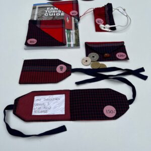 Ferielot - alt hvad du har brug for til din ferie. Sovebriller,bogmærke,mønt og kortpung,kuffertmærke og pose til dine AirPods.